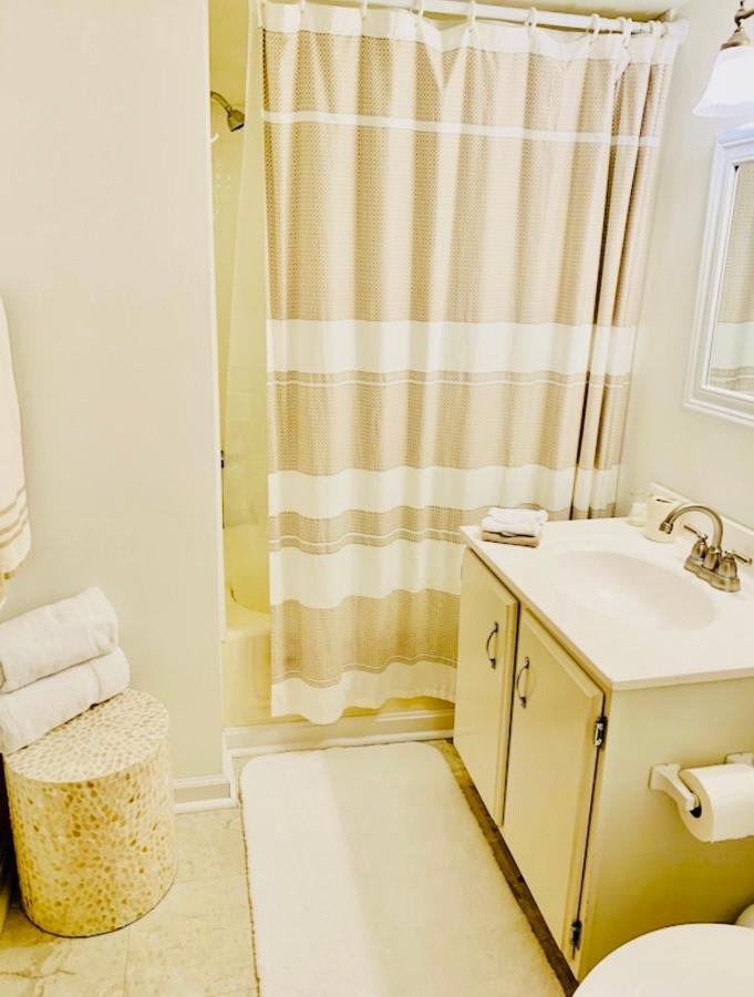 Across The Inn Entire Colonial House With Lovely Porch & Extremely Fast Wi-Fi Washington 외부 사진