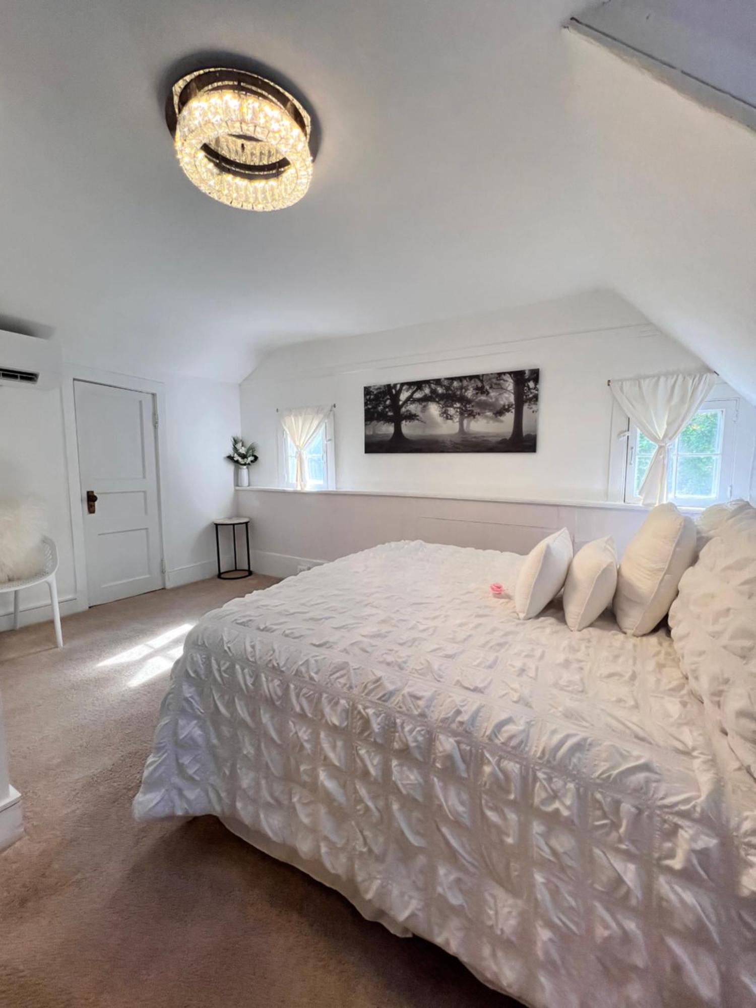 Across The Inn Entire Colonial House With Lovely Porch & Extremely Fast Wi-Fi Washington 외부 사진