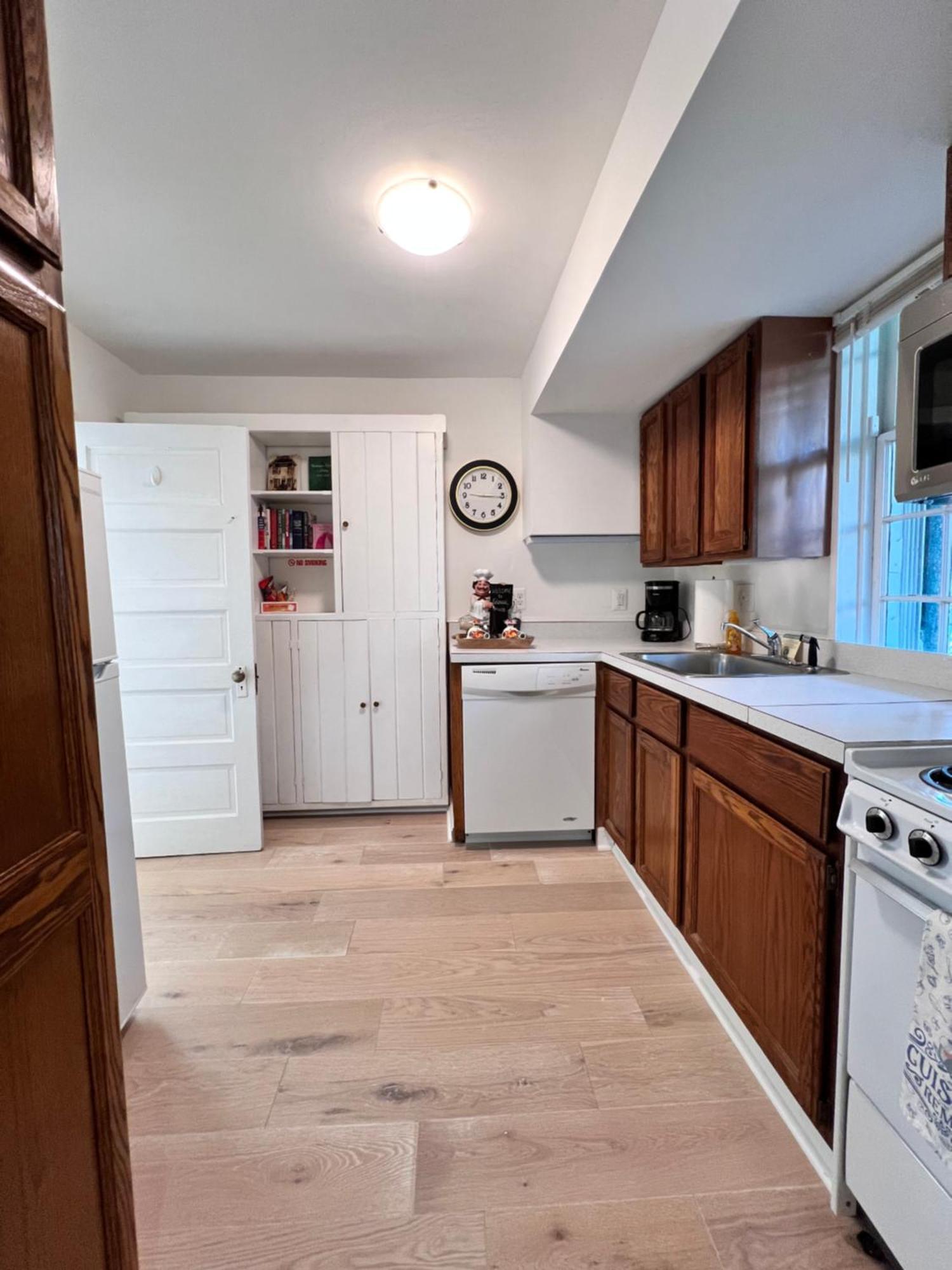 Across The Inn Entire Colonial House With Lovely Porch & Extremely Fast Wi-Fi Washington 외부 사진