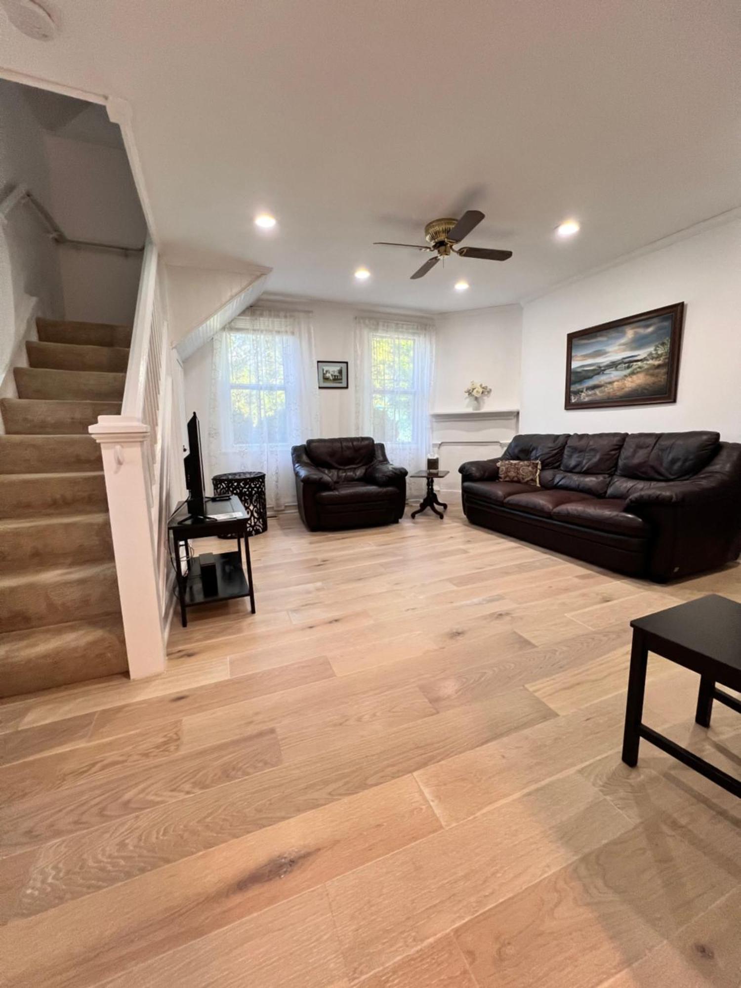 Across The Inn Entire Colonial House With Lovely Porch & Extremely Fast Wi-Fi Washington 외부 사진