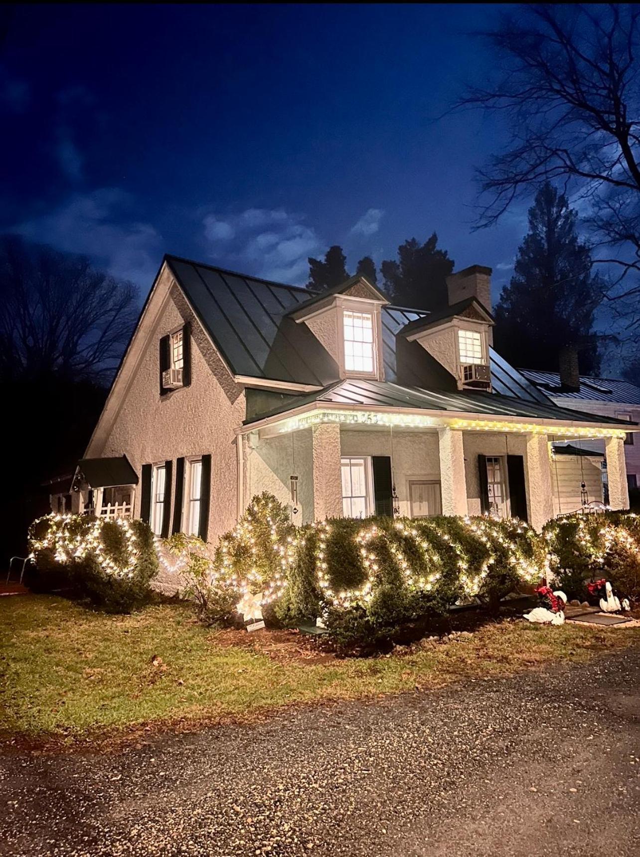 Across The Inn Entire Colonial House With Lovely Porch & Extremely Fast Wi-Fi Washington 외부 사진